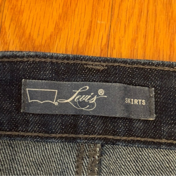 Levi’s Denim Dark Wash Skirt Women’s Size 4 - Picture 8 of 11